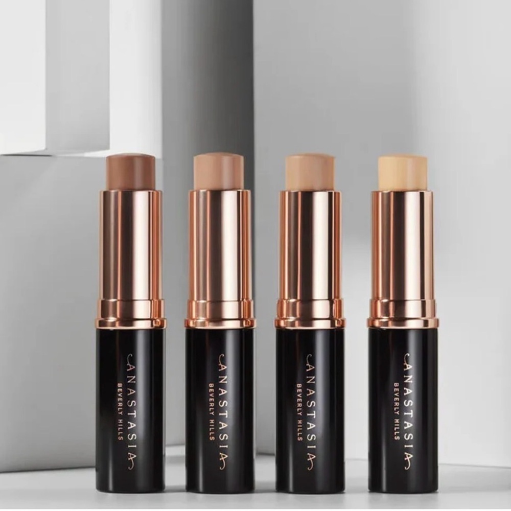 Anastasia Beverly Hills Stick Contour & Highlight in Banana - Picture 3 of 3